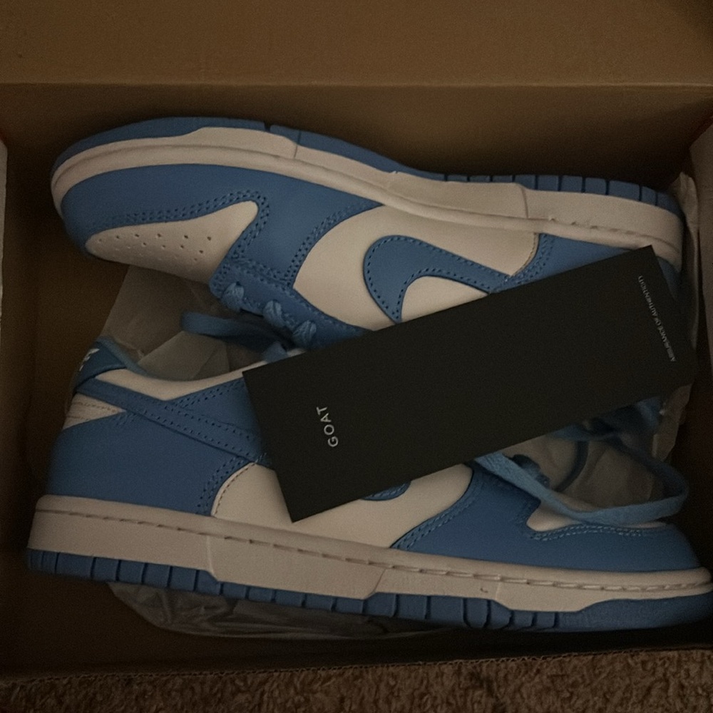 University blue dunks 6.5 GS - Picture 3 of 4